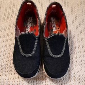 EUC Women's Skecher's size 7.5
